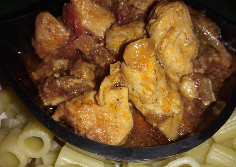 صدور دجاج بالطماطم (صالونة دجاج)