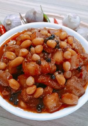 Hình của món Thịt ba chỉ kho đậu phộng, tiêu xanh.