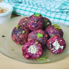 A picture of Beetroot Dryfruit laddu.