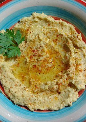 Una foto de Hummus clásico