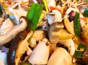 A picture of mực xào nấm