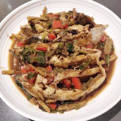 A picture of Pompano in Black Pepper Sauce.