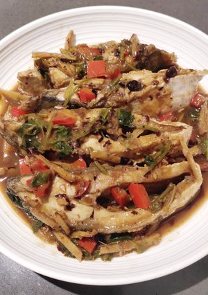 A picture of Pompano in Black Pepper Sauce.