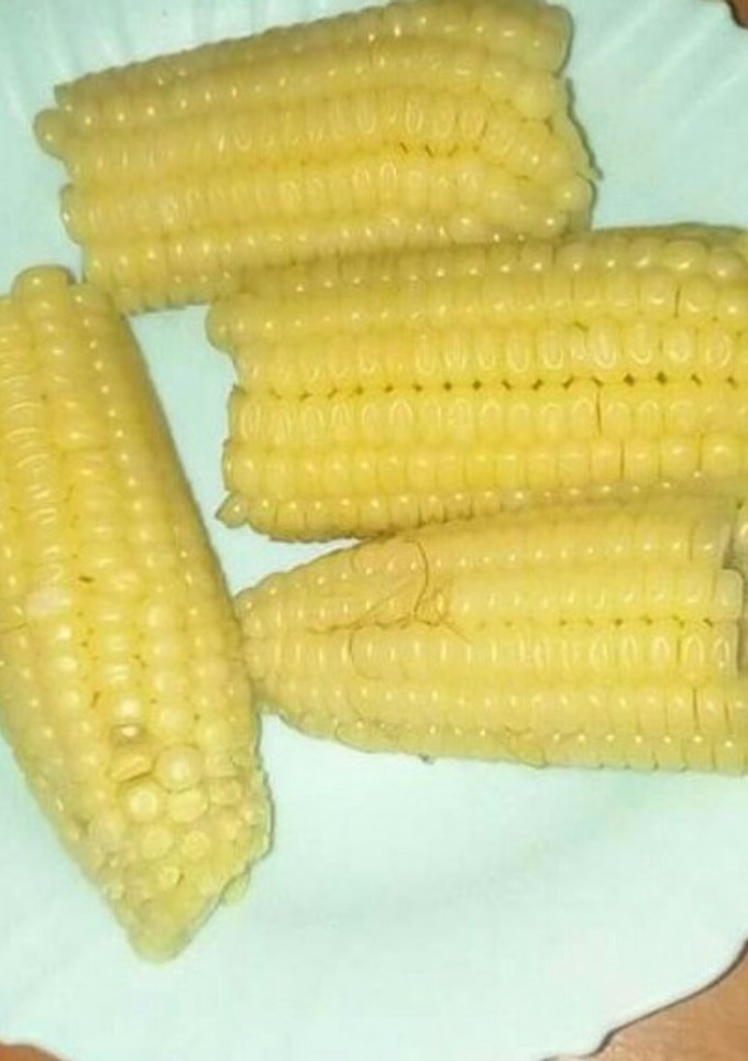 A picture of Boiled Maize with butter.