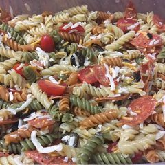 A picture of Pepperoni pizza pasta salad.