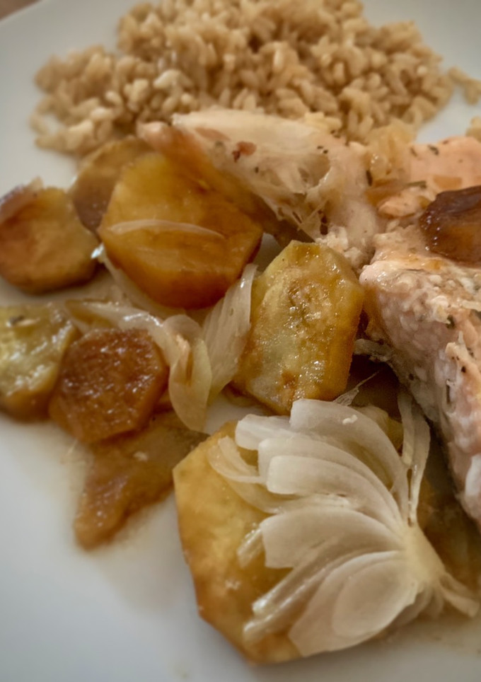Una foto de Salmón con boniato, cítricos y soja en Lékué