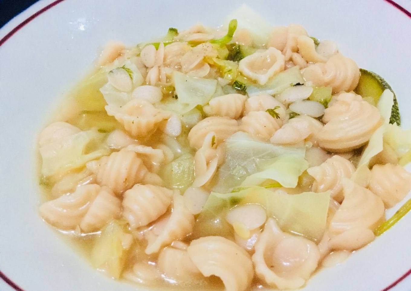 Sopa aguada de conchas