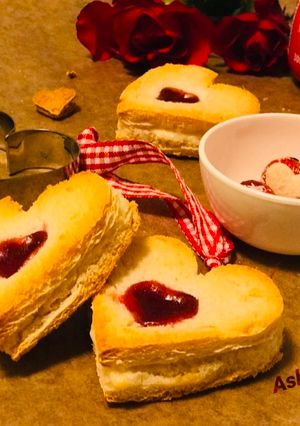 A picture of Berry Sweetheart Cookies.