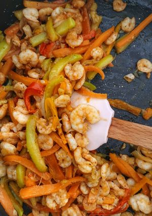 عکسی از دستور خوراک میگو و سبزیجات
