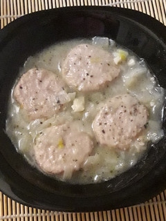Una foto de Mini hamburguesas con salsa