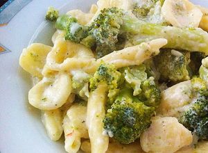 Foto principal de Pasta fresca orecchiette con brocolis,taleggio y pimienta Verde