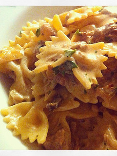 Una foto de Pasta Farfalle y Hongos Porcini