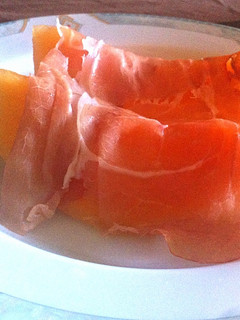 Una foto de Jamón y melón