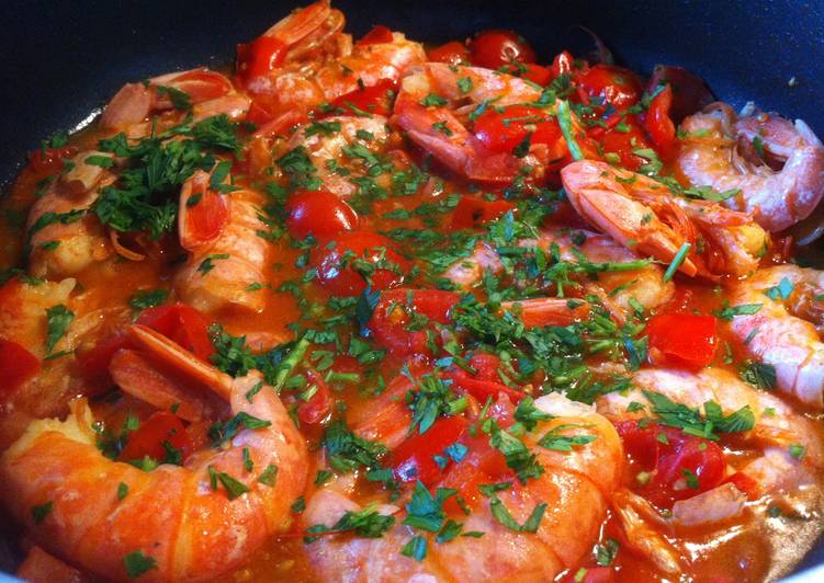 Camarones en salsa de tomates cherry