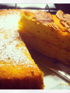 Una foto de Tarta de albaricoques y almendras