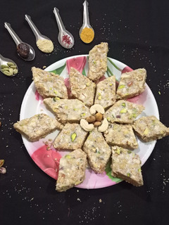 અડદિયા (Adadiya Recipe In Gujarati) રેસીપી મુખ્ય ફોટો