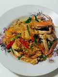 ปูม้า กุ้ง ผัดผงกะหรี่