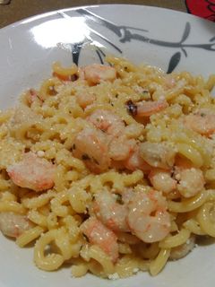 Una foto de Pasta para Fideuà a la carbonara con gambas