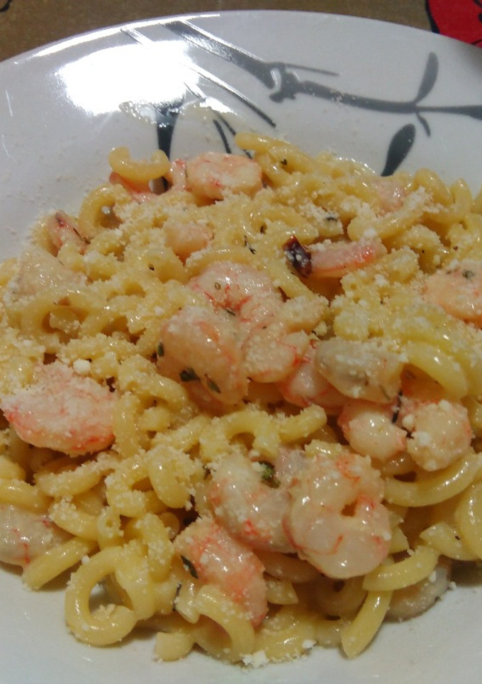 Una foto de Pasta para Fideuà a la carbonara con gambas