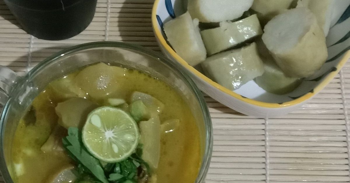 Soto kikil lontong Surabaya