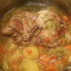 Una foto de Pollo guisado a la cazuela