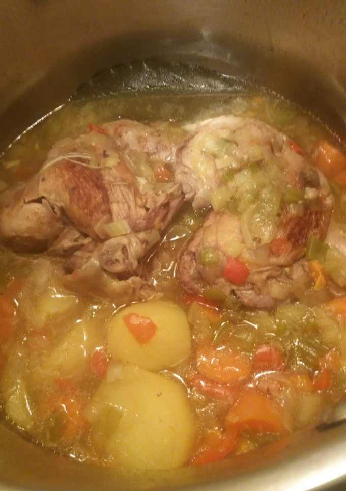 Una foto de Pollo guisado a la cazuela