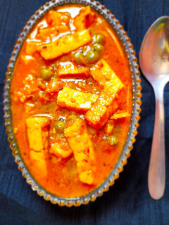 हरे मटर और पनीर की सब्जी (Hare Matar aur paneer ki sabzi recipe in hindi) रेसिपी मुख्य फोटो