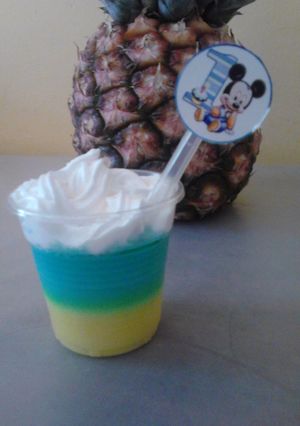 Una foto de Gelatinas con crema italiana mi nieto