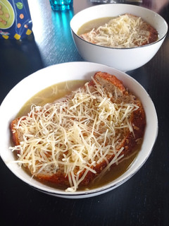 Una foto de Mambo // Sopa de Cebolla