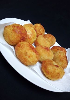 A picture of Potatoe balls.