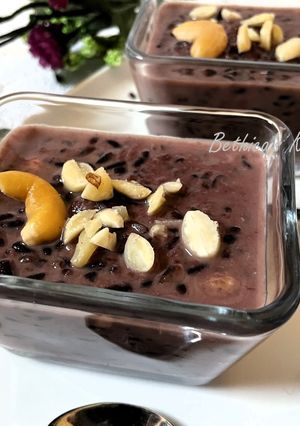 A picture of Chak Hao Kheer (Black Rice Pudding - Manipuri style).