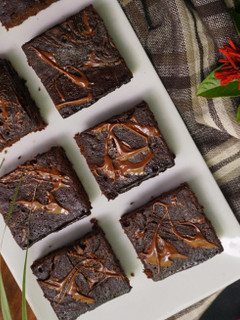 A picture of Dark Chocolate Cakey Brownies.