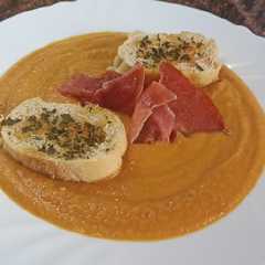 รูปของ Crema fría de lentejas