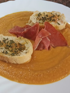 Una foto de Crema fría de lentejas