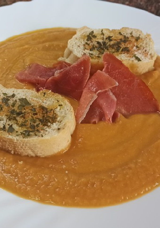 Una foto de Crema fría de lentejas