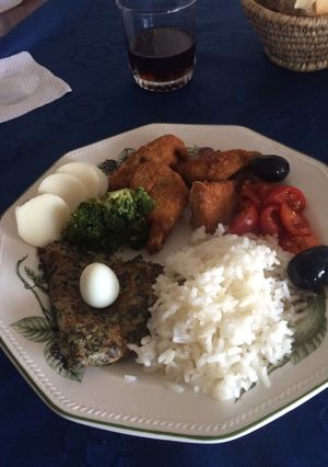 Una foto de Tortilla de acelga con nuggets de pollo