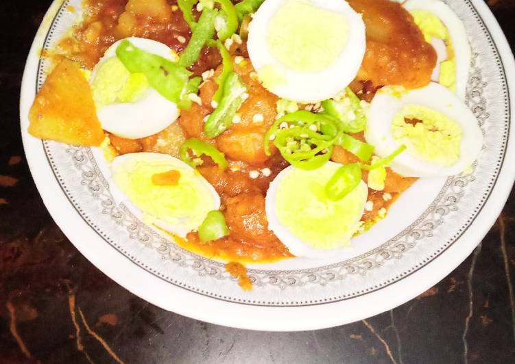 Dam alo with boiled eggs