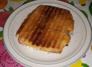 Foto principal de Bocata con anchoas, queso y algas wakame