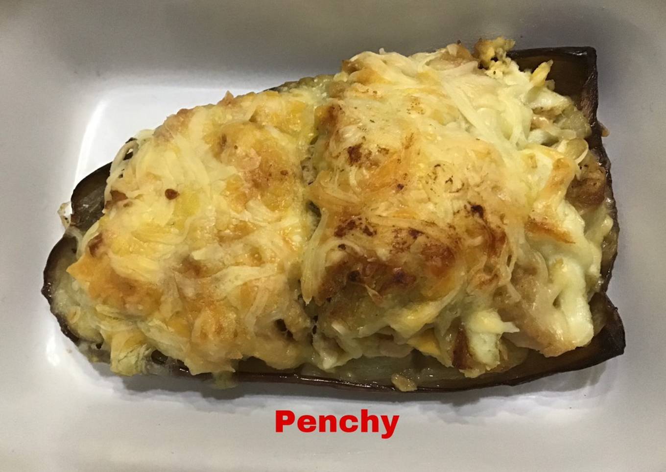 Berenjenas con atún, huevo duro y 5 clases de queso