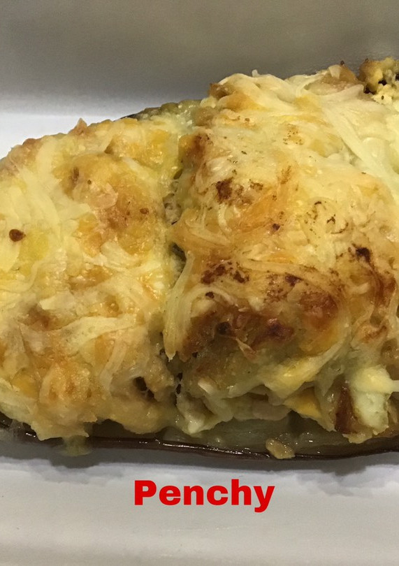 Una foto de Berenjenas con atún, huevo duro y 5 clases de queso