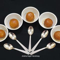 A picture of Gulab Jamun.