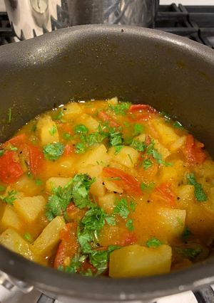 રસાવાળુ બટાકા નુ શાક (Rasavalu Bataka Shak Recipe In Gujarati) રેસીપી મુખ્ય ફોટો