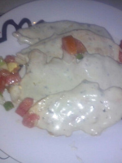 Una foto de Pechuga de pollo en salsa roquefort