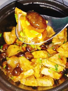 Hình của món Đậu phụ sốt nấm hương chay.