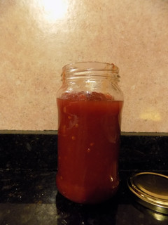 Una foto de Mermelada de tomate cubeteado en lata