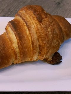 Sajtos-sonkás croissant recept fotója