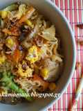 Noodles με λαχανικά και γλυκόξινη σάλτσα