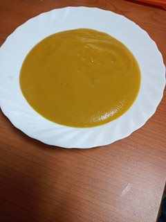 Una foto de Crema de calabaza, zanahorias y castañas
