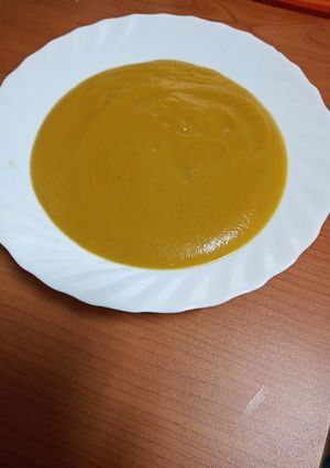 Una foto de Crema de calabaza, zanahorias y castañas
