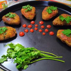 A picture of Spicy schezwan triangular (from leftover rice).